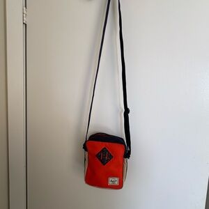 Herschel cross body